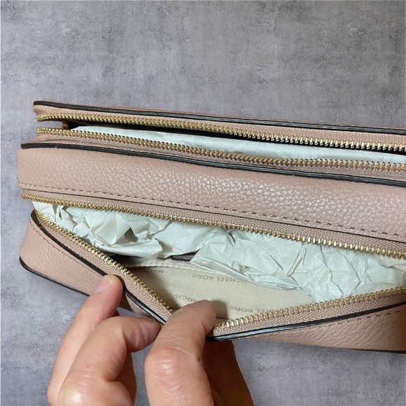 NWT! Rare Michael Kors Makeup Bag in Fawn - Picture 5 of 14